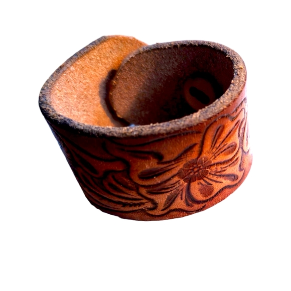 Handmade Vintage Tooled Leather Cuff Bracelet - Picture 4 of 7